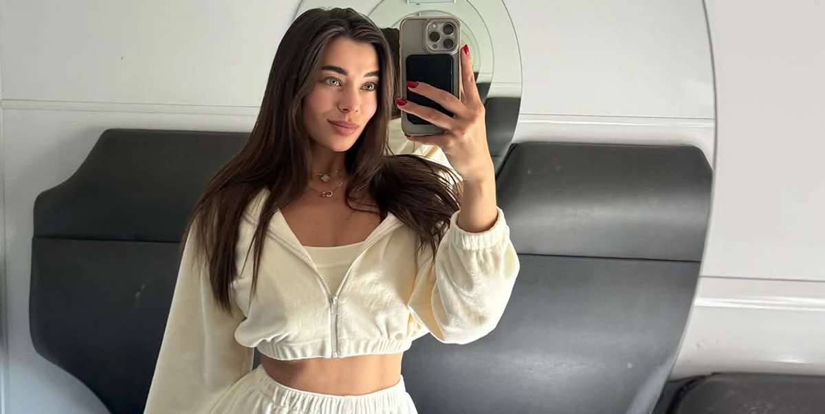 Анна Неплях показала у купе УЗ