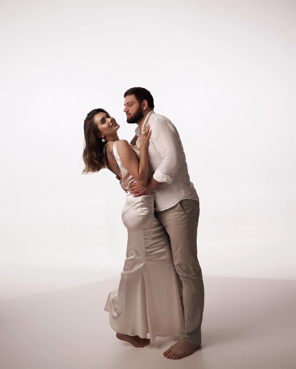 У подружжя є півторарічна донечка Віра 