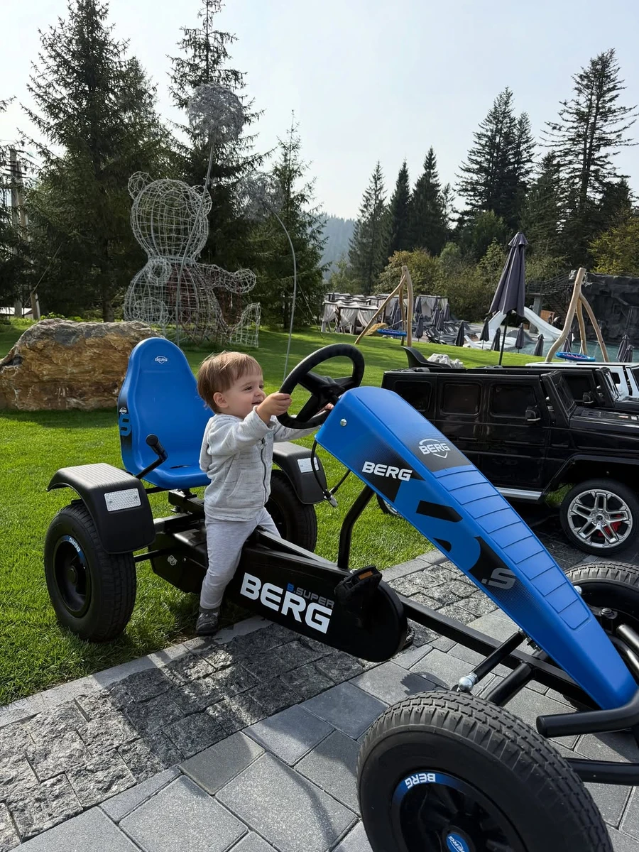 Дружина Козловського показала сина у Карпатах