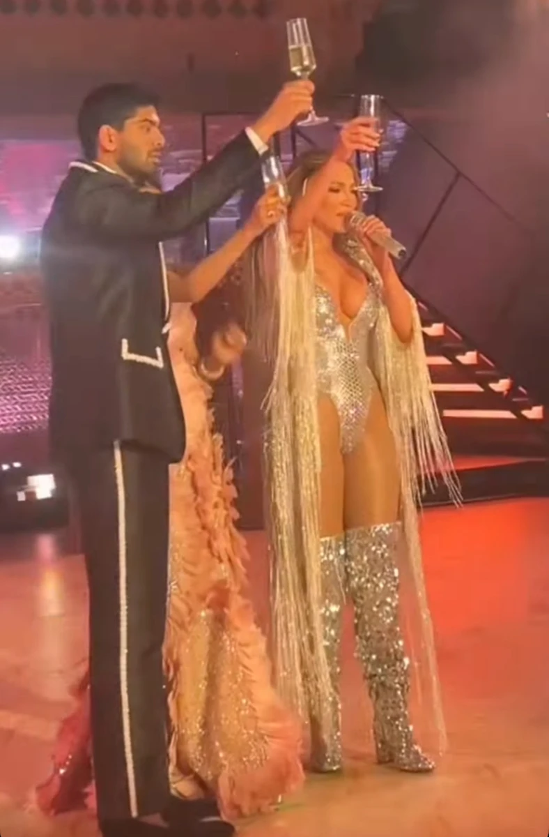 Дженніфер Лопес привітала дочку індійського мільйонера на її весіллі