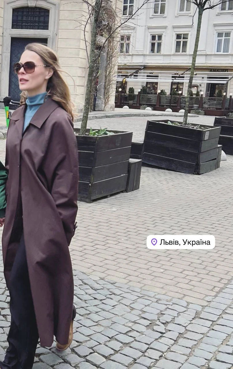 Фреймут у тренчі на вулицях Львова