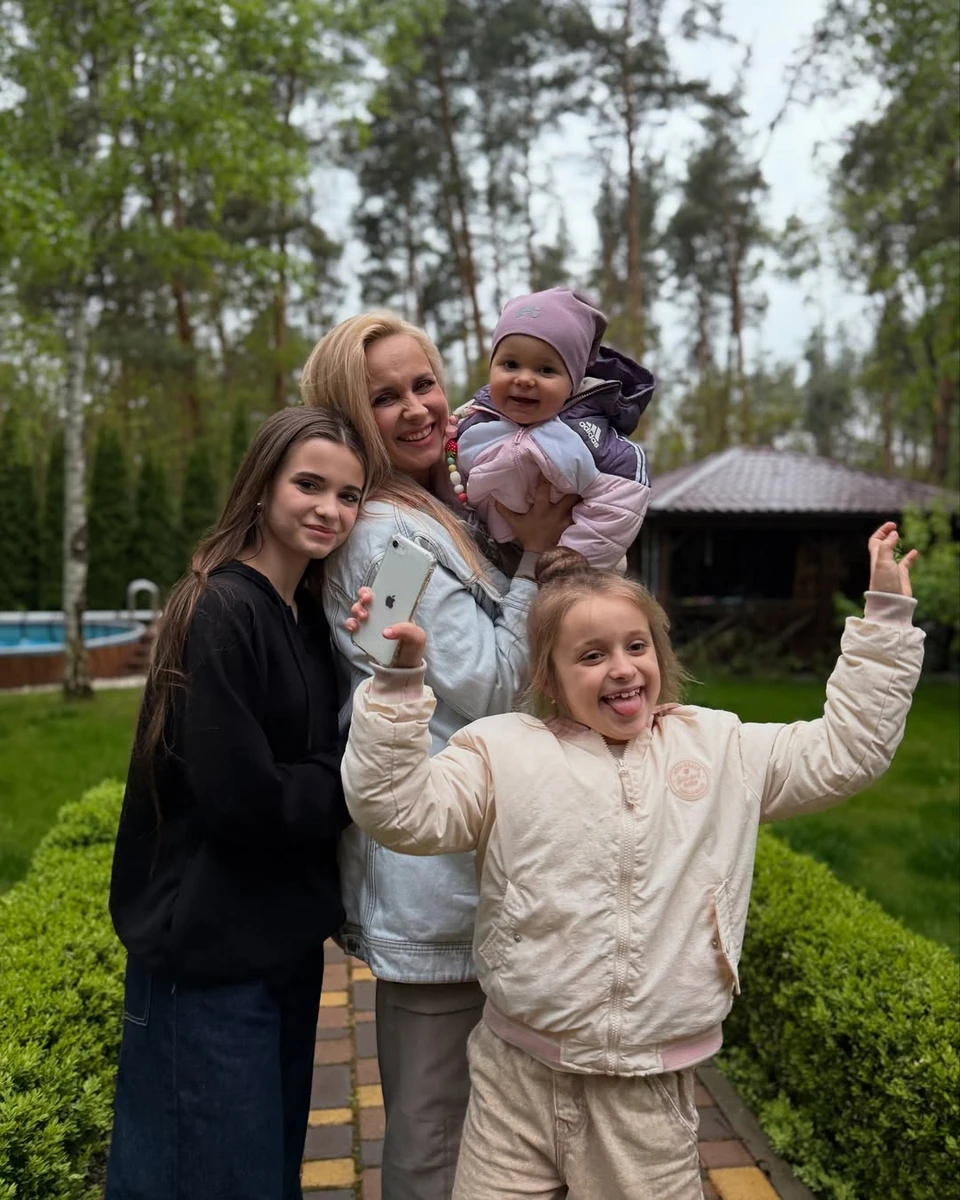Лілія Ребрик показала фото з трьома доньками