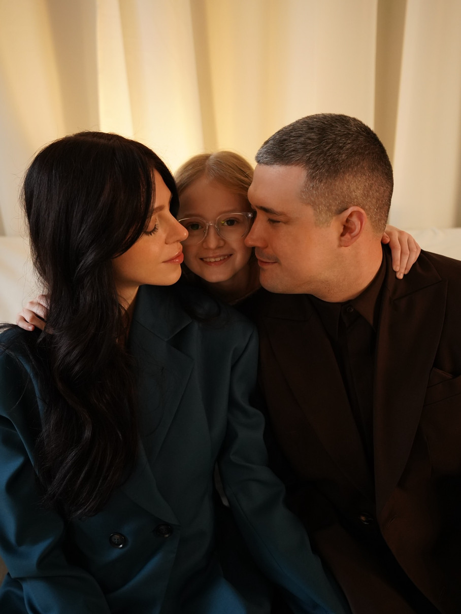 Михайло Федоров з дружиною і дочкою