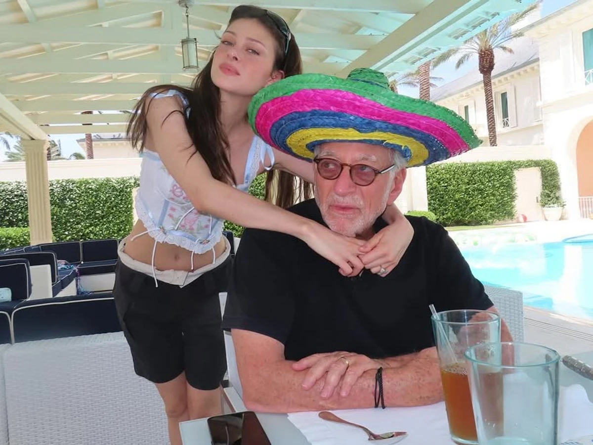 Невістка Бекхемів отримує мільйон доларів від свого батька щомісяця