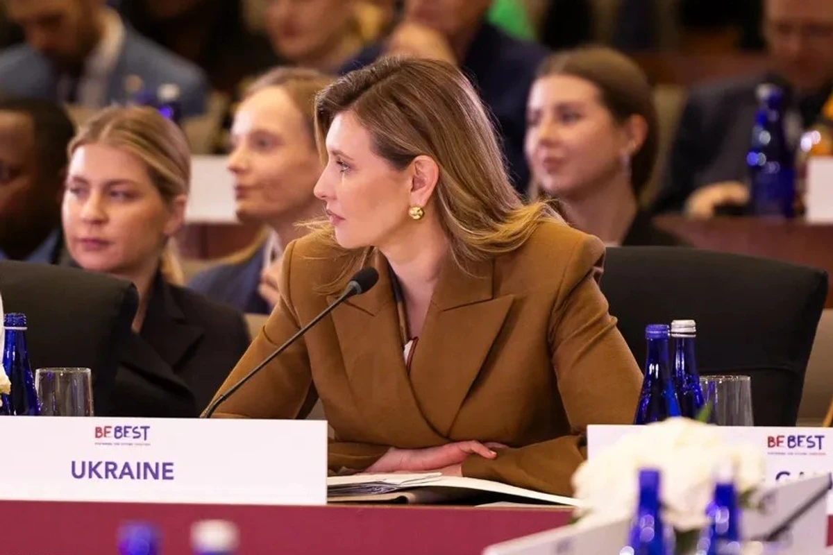 Олена Зеленська вигуляла сережки за понад 100 тисяч грн в США