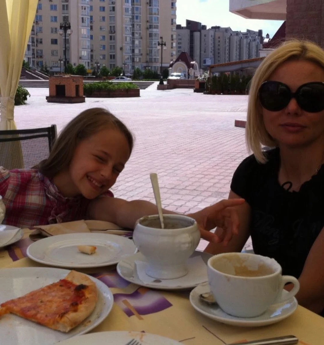 Дар'я Білодід показала миле фото з мамою і привітала її