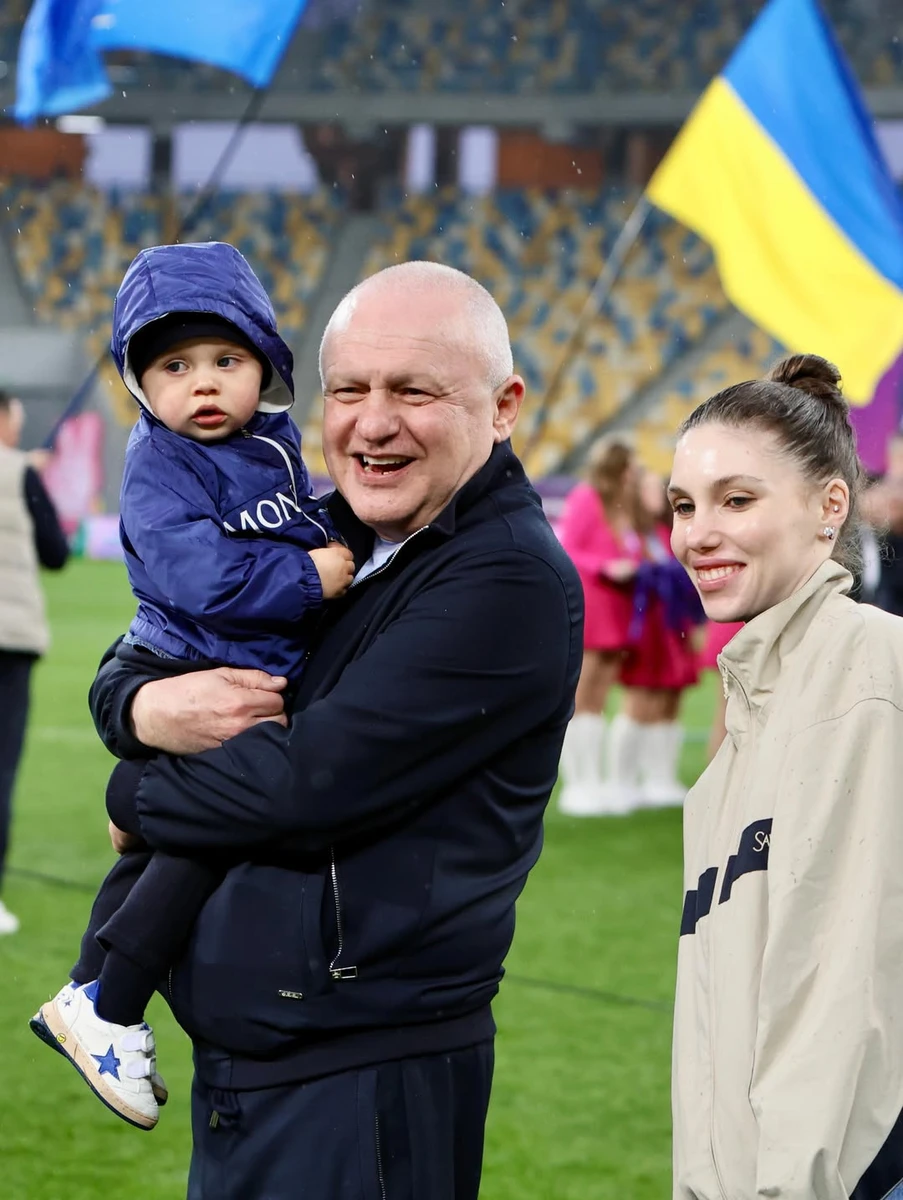 Суркіс з дочкою та онуком