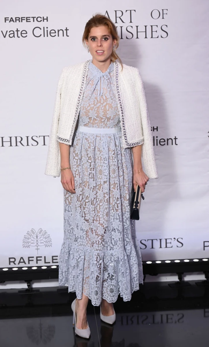 Онука Єлизавети ІІ вигуляла блакитне мереживо