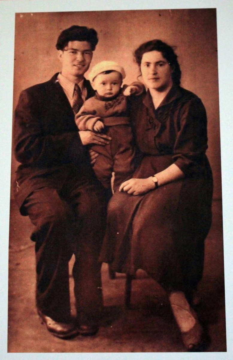 Петро Порошенко з мамою та татом