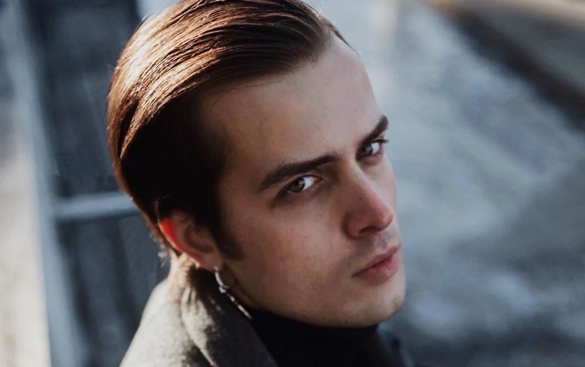 Андрій Євдокименко позує для фото