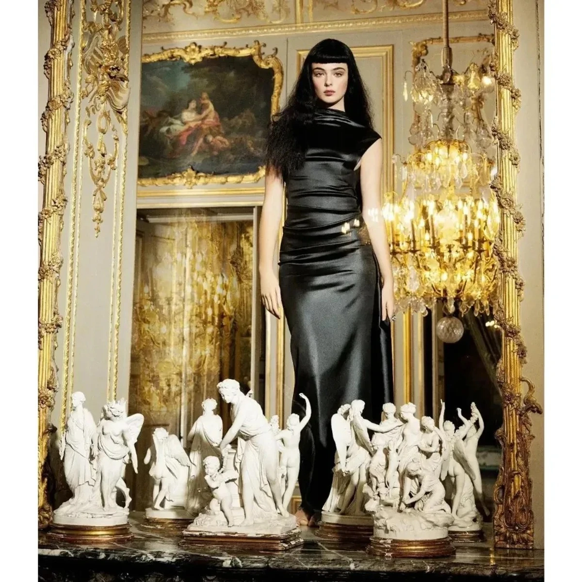 Дева Кассель вдягнула шкіряний лук