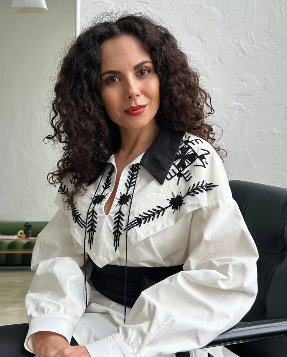 Настя Каменських привітала з днем вишиванки