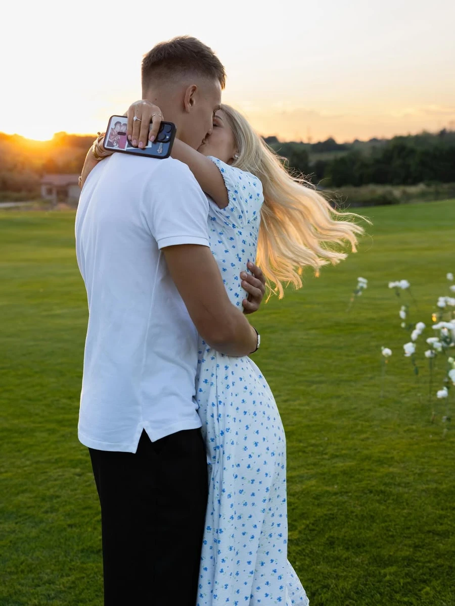 Даша Квіткова і Володимир Бражко показали пристрасні цілунки