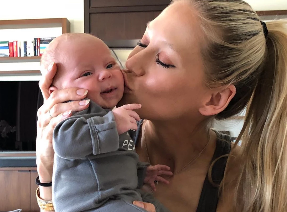 Анна Курнікова зі своєю молодшою донькою