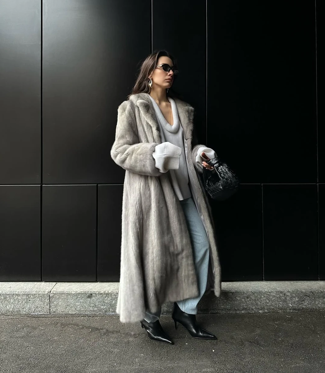 Образ із вінтажною шубою і джинсами