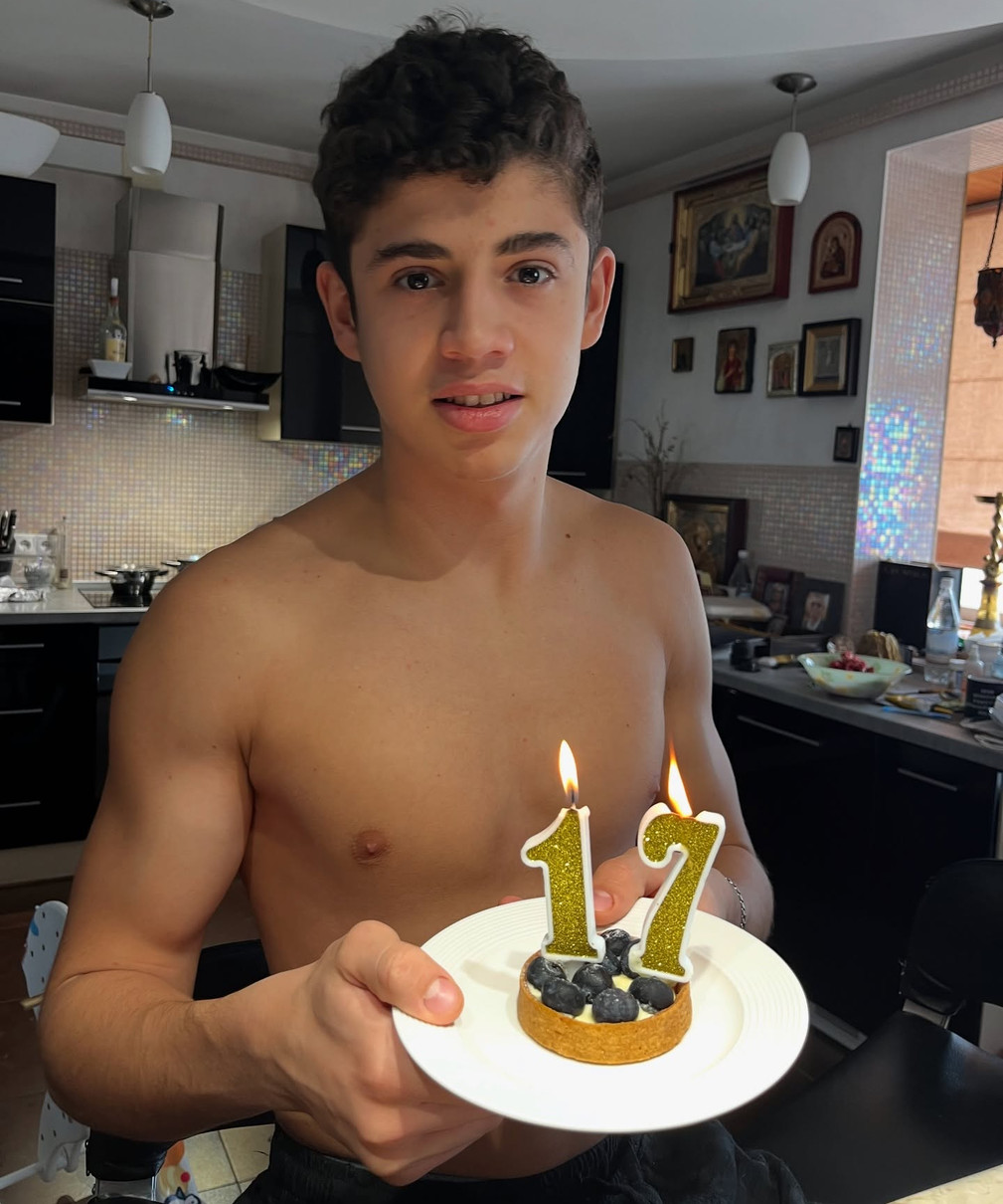 Андрій Джеджула святково привітав сина від Дімопулос з 17-річчям