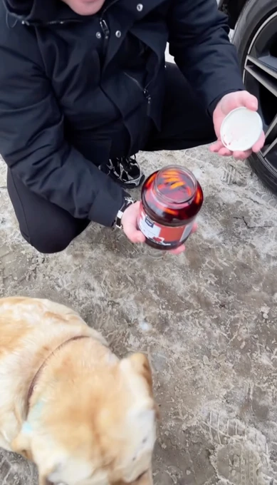 Юрій Ткач похвалився своїм стрибком у крижану воду на Водохреща