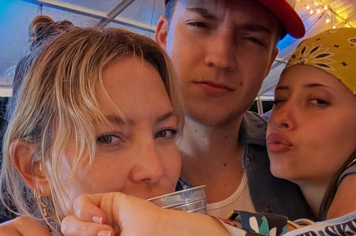 Кейт Хадсон замилувала розвагами з сином та його дівчиною