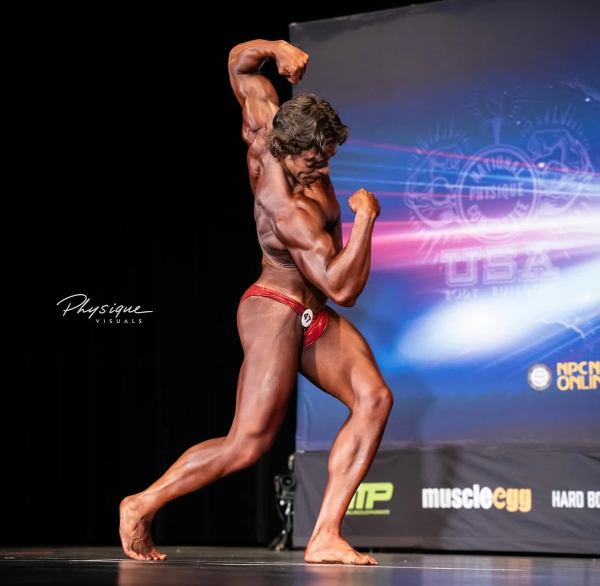 Позашлюбний син Шварценеггера показав фігуру на чемпіонаті бодібілдерів