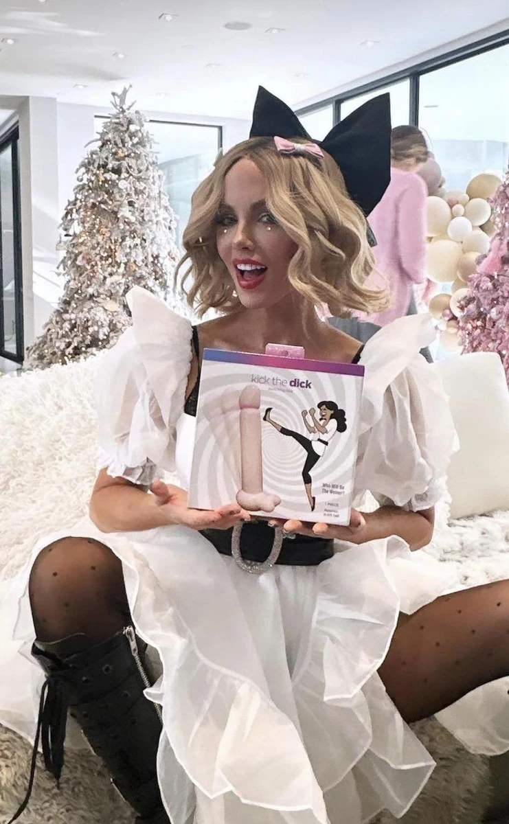 Цікаво, чий це подарунок