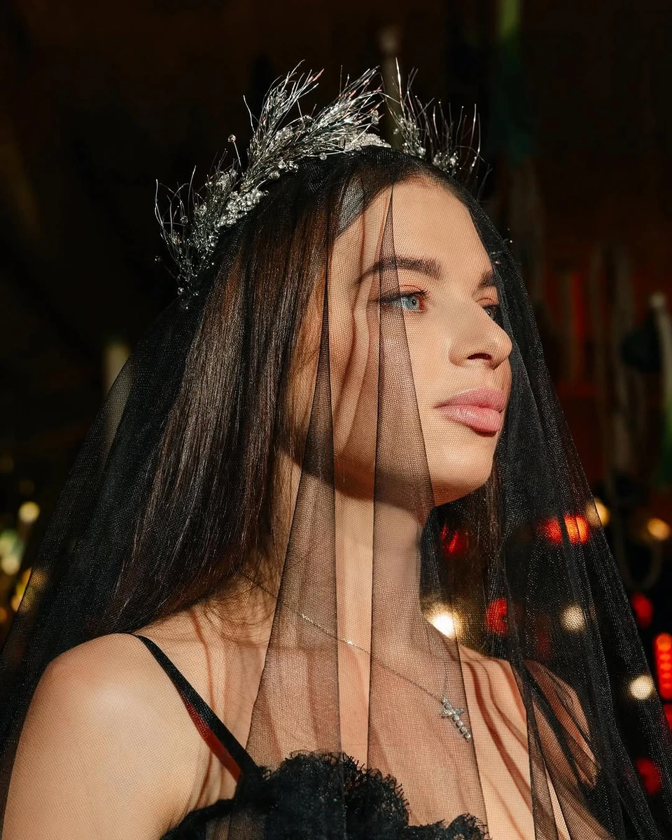 Катерина Усик у чорній вуалі