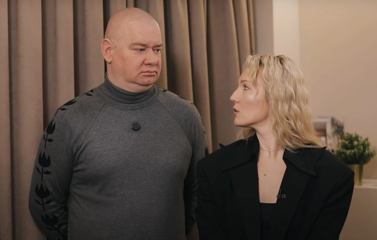 Євген Кошовий з дружиною розповіли, як вони спілкуються