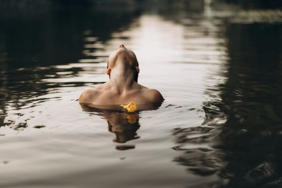 Антоніна Хижняк з ліліями