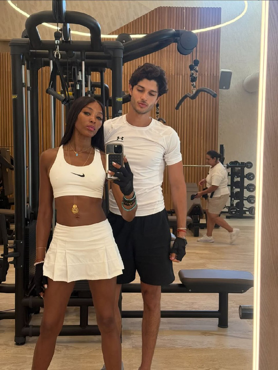 Кемпбелл у білому спортивному