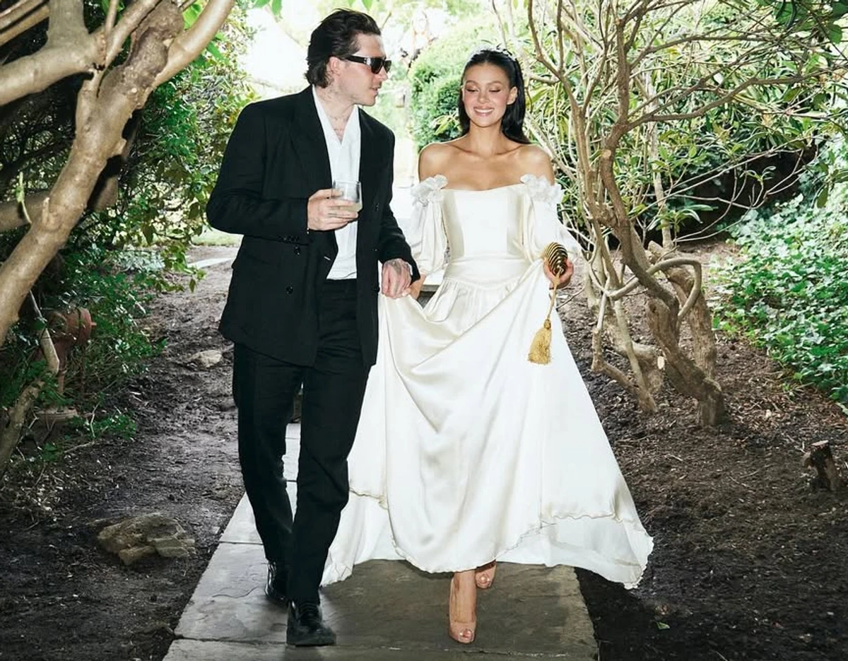 У мережі обговорюють недоречний танець Вікторії Бекхем на весіллі Брукліна