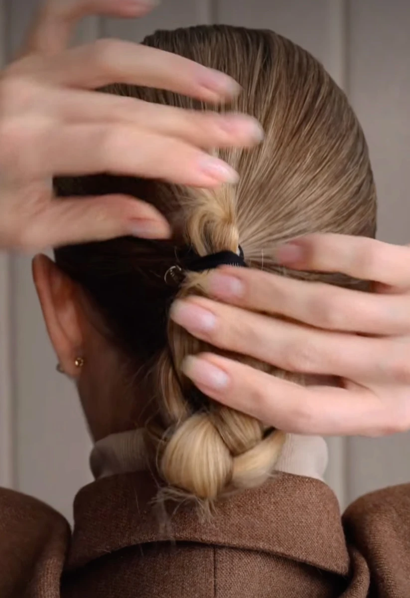 Саша Бо показала, як робити пучок на кожен день