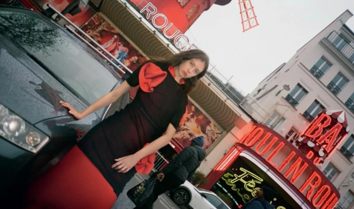 Донька Ніколь Кідман зазнімкувалася коло автівки у Парижі