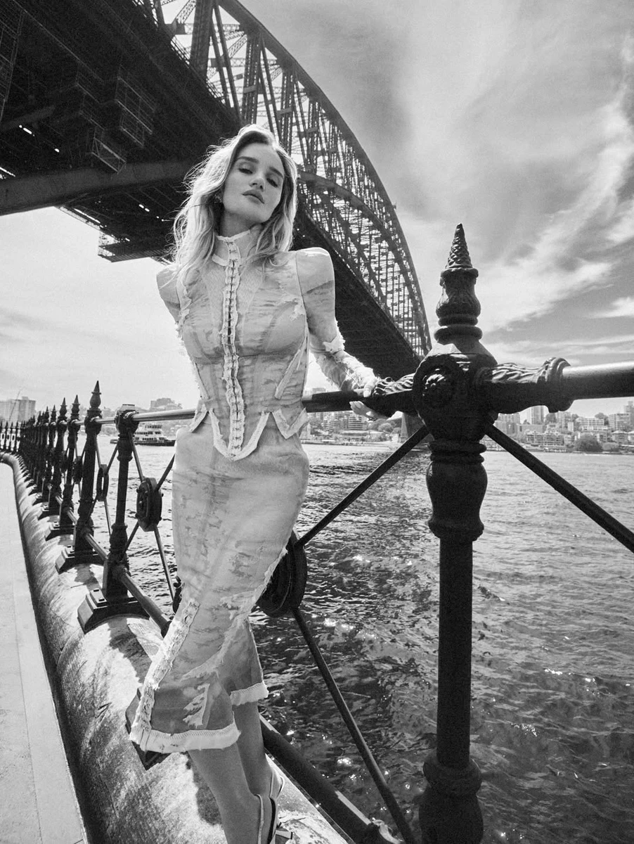 Розі Хантінгтон-Вайтлі попозувала для глянцю