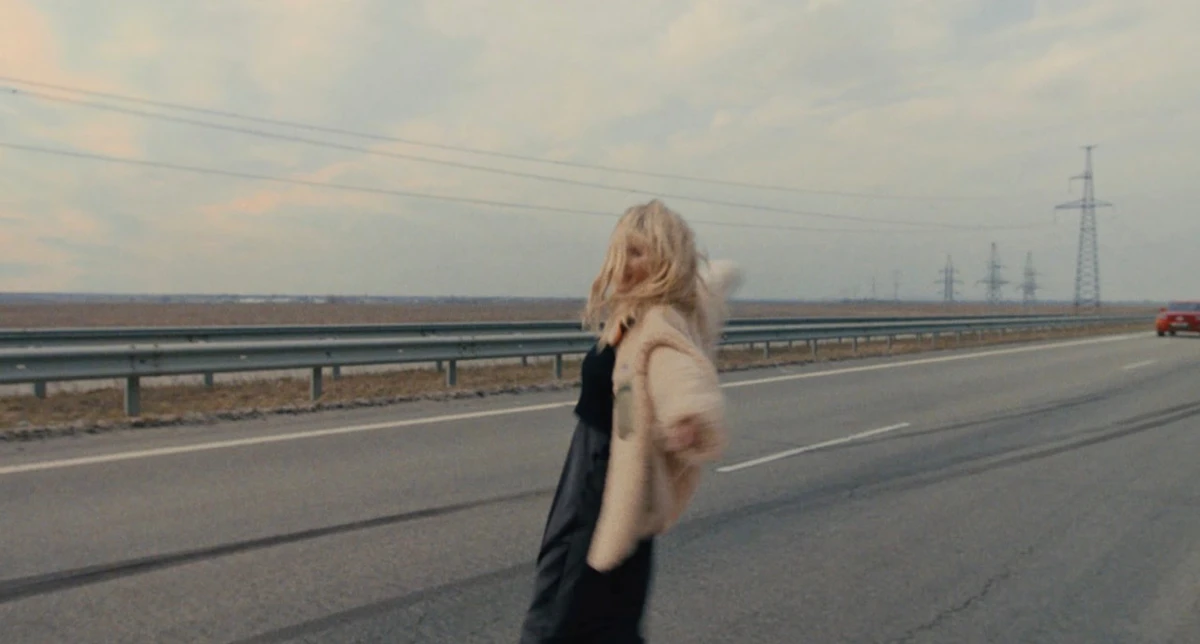 Співачка ризикує життям у новому відео