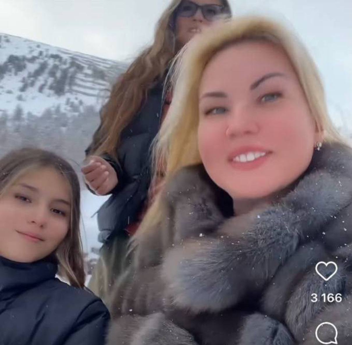 Камалія з доньками замилувала сімейною ідилією в Альпах