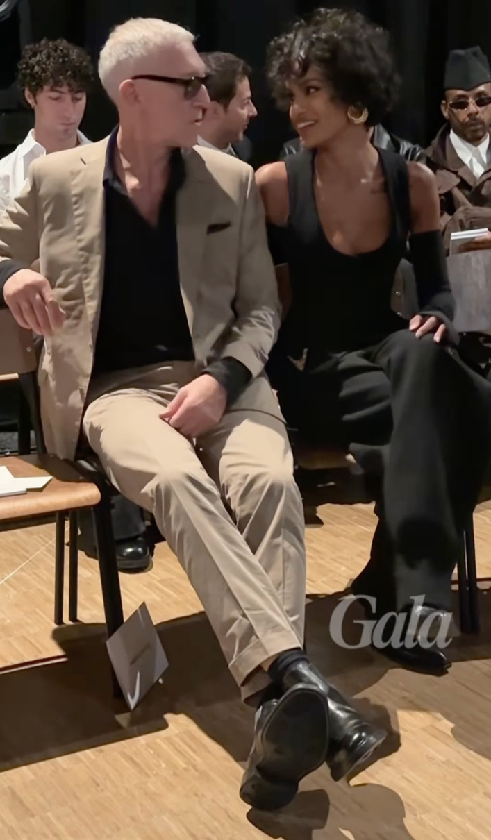 Венсана Касселя зняли на милому моменті з коханою на показі мод в Парижі