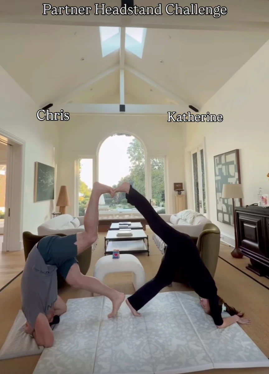 Дочка і зять Шварценеггера повторили стійку на голові на відео