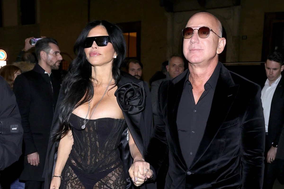 Голуб'ята заручилися в травні 2023-го. Засновник Amazon попросив руки коханої на борту своєї супер'яхти 