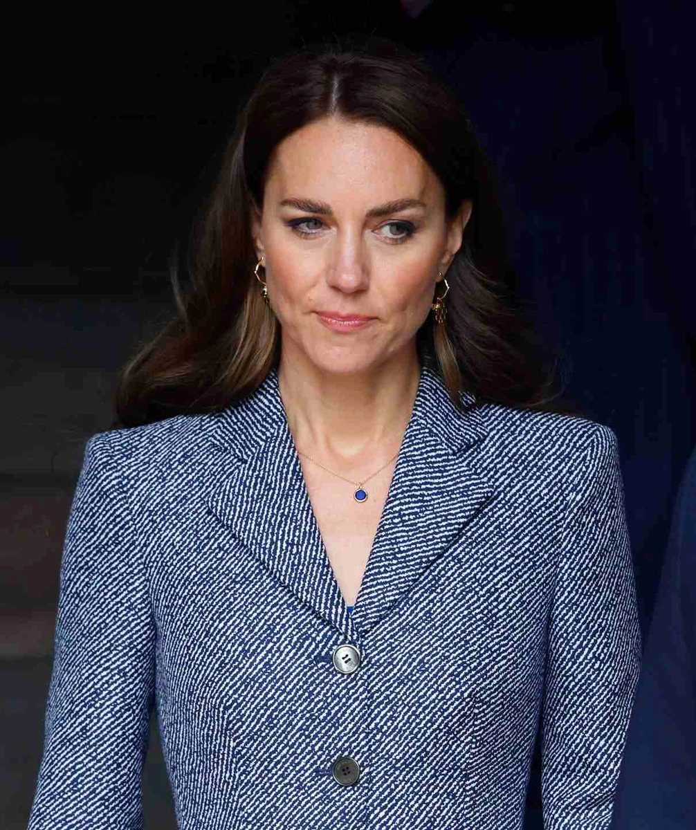 Кейт Міддлтон не показувалася на публіці з грудня, оскільки відновлюється після операції. Зникнення принцеси вже встигло оповитися конспірологічними теоріями, й фотоскандал ситуацію не поліпшив