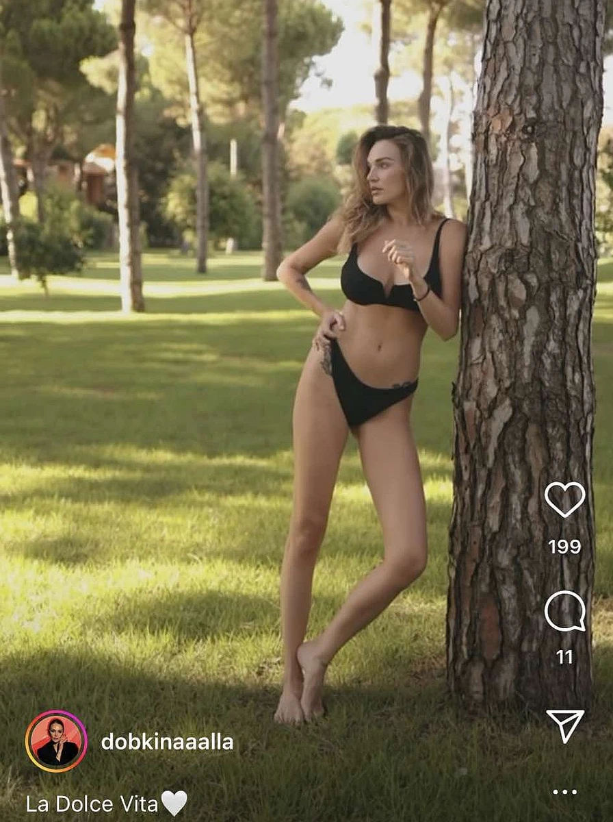 Алла Добкіна в купальнику