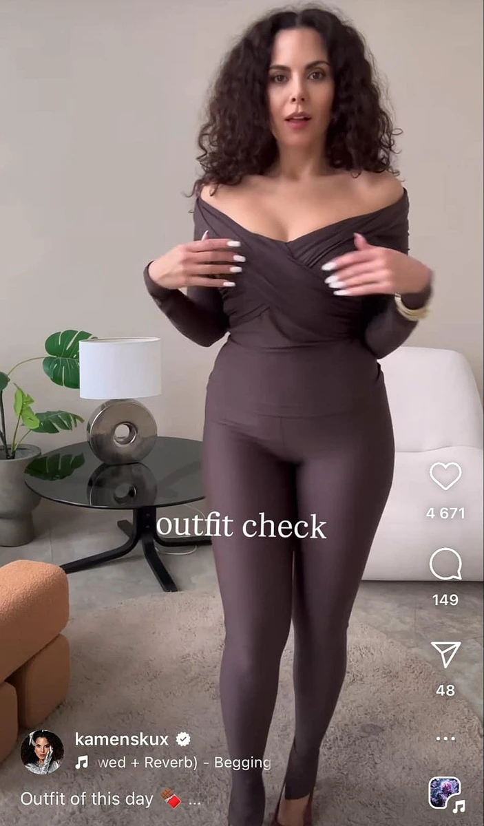 Каменських в обтислому луці показала фігуру