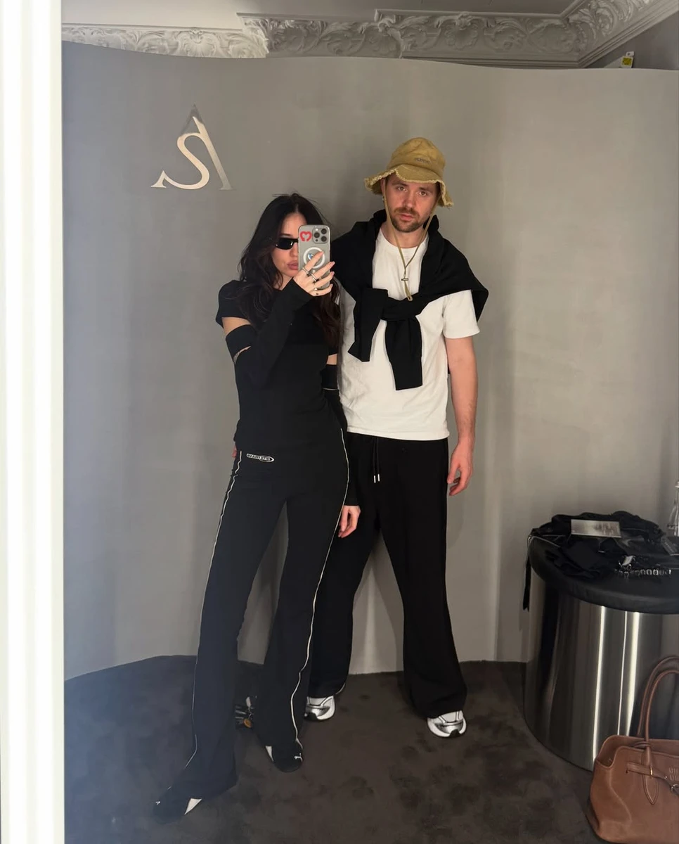 Надя Дорофєєва ефектно попозувала з Кацуріним біля дзеркала