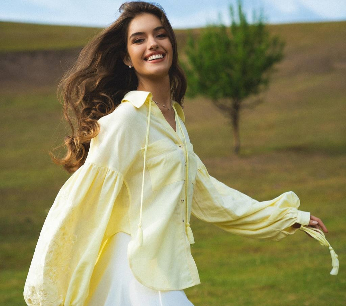 Олександра Кучеренко наробила фото у полі