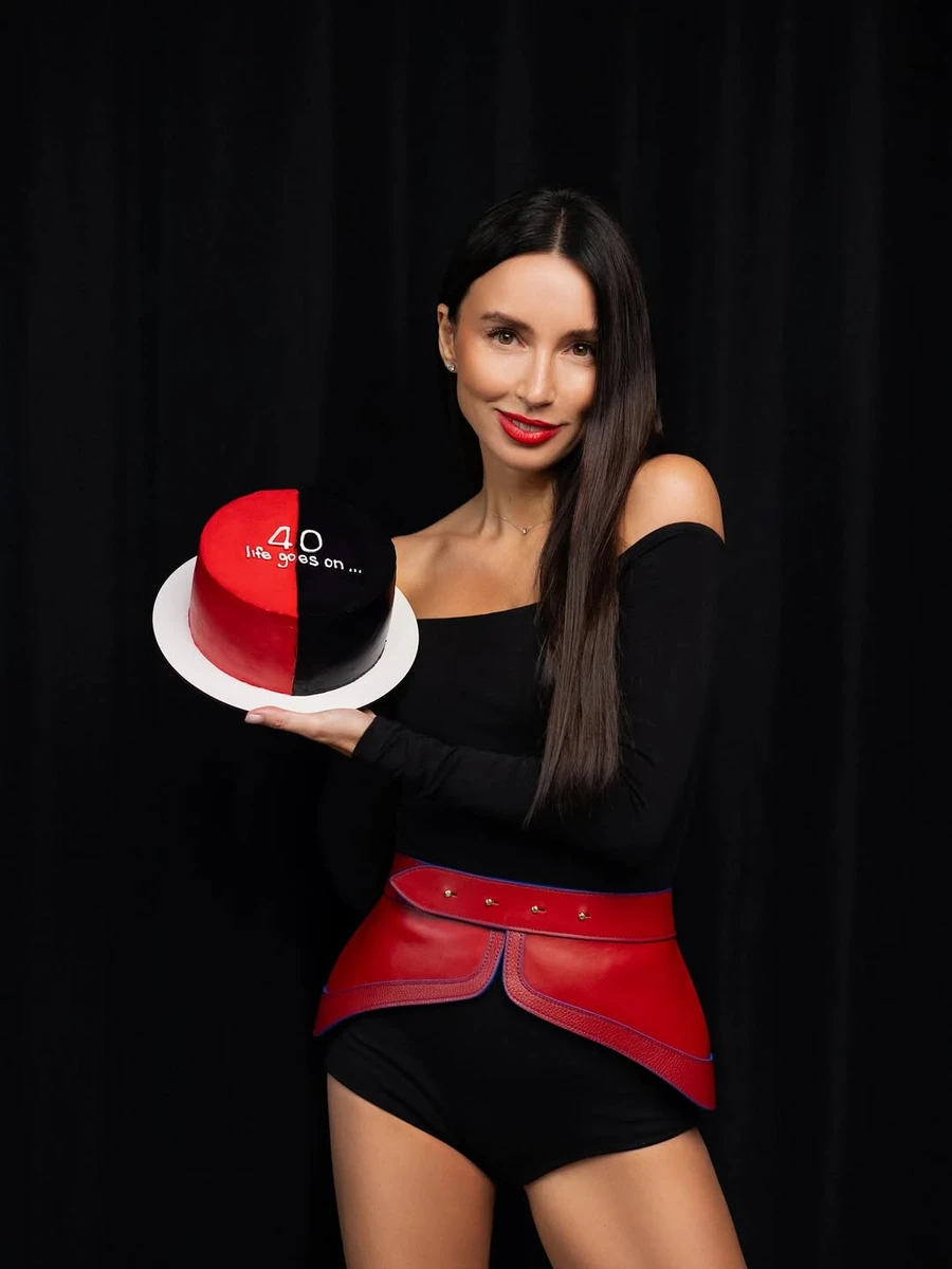 Марина Арістова у боді показала оголені стегна на фото до 40-річчя