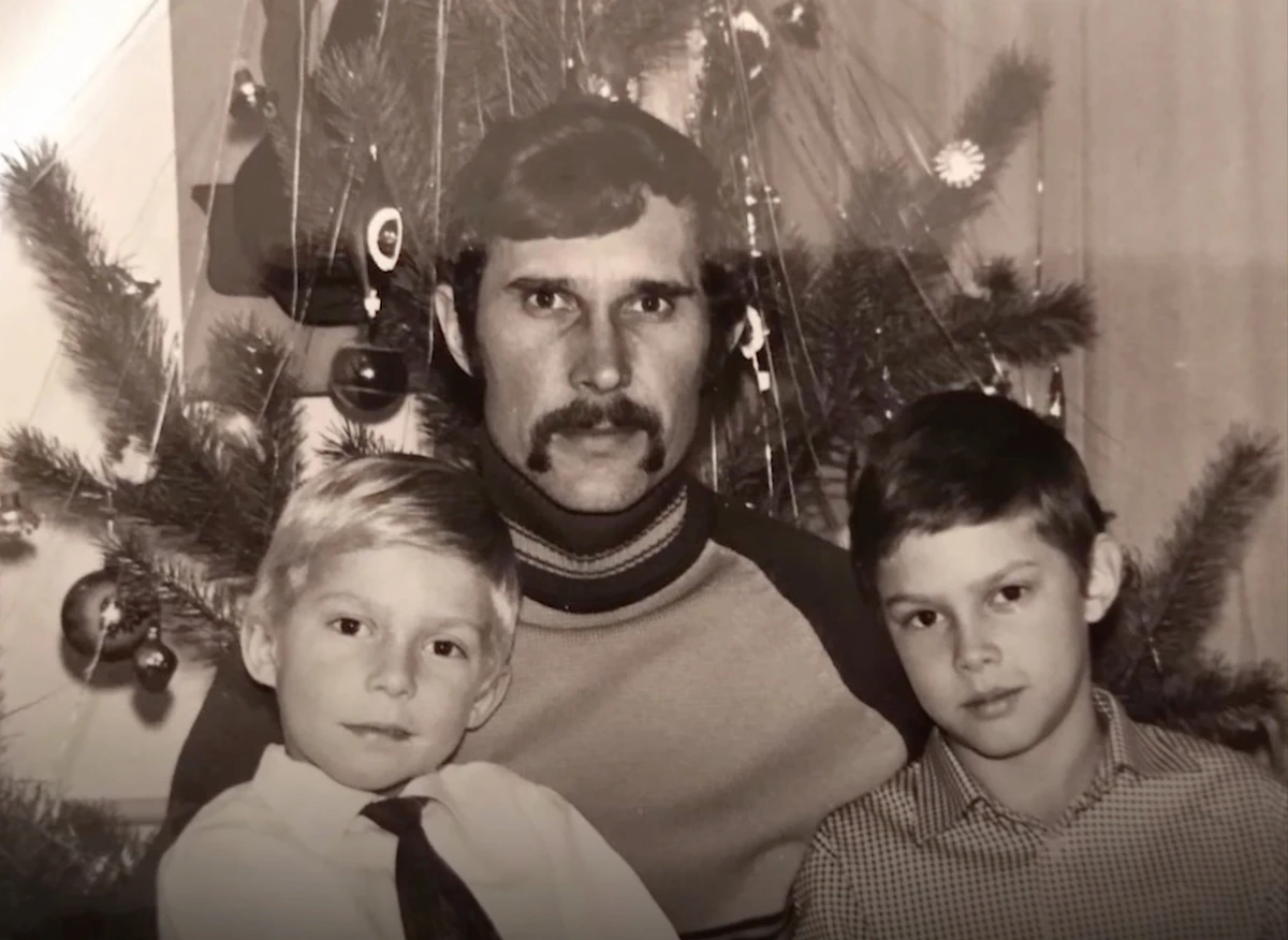 Олексій Суровцев з братом і батьком