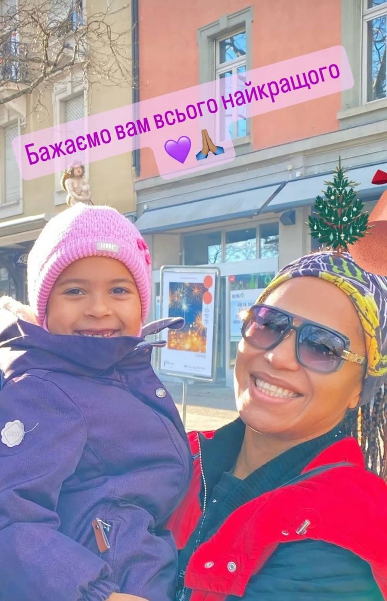 Дівчата, вочевидь, не поспішають повертатися в Україну