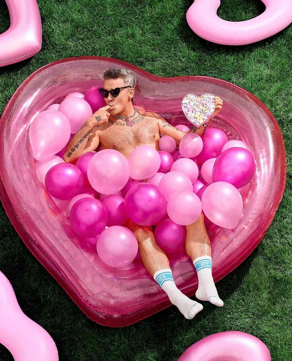 Якось Роббі жалівся, що їсть уві сні 