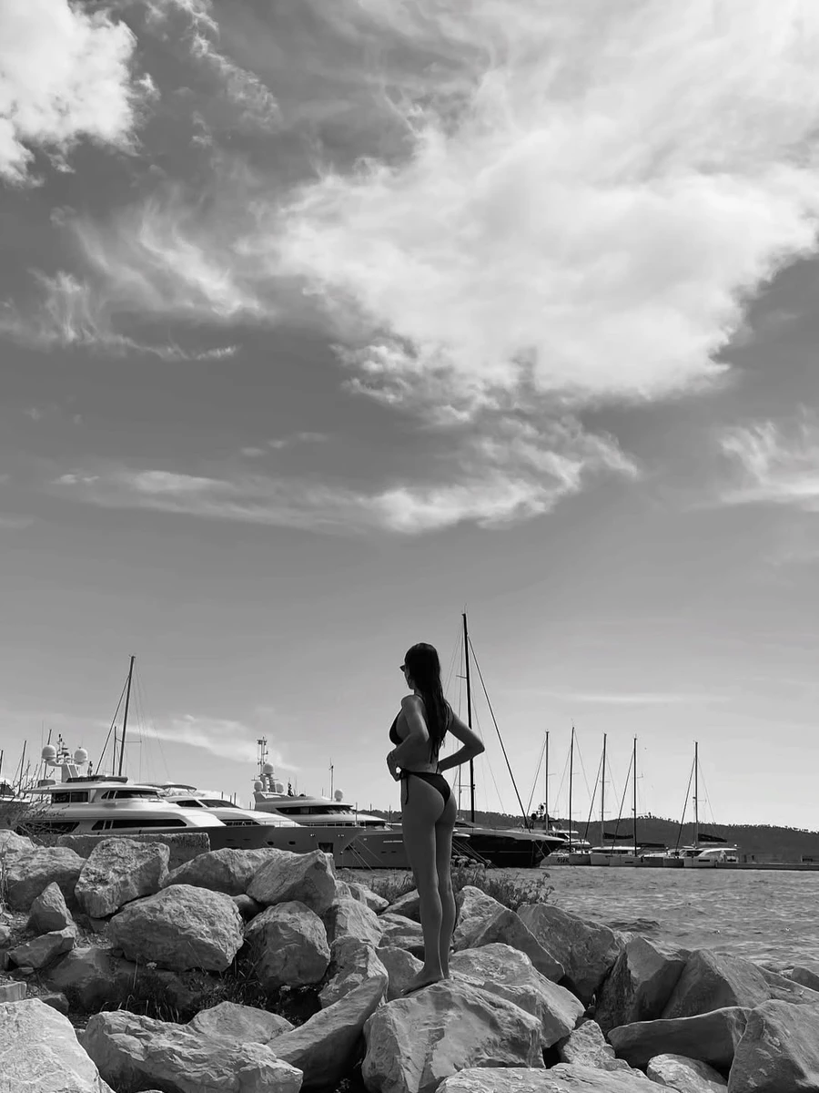 Христина Горняк наробила фото у купальнику