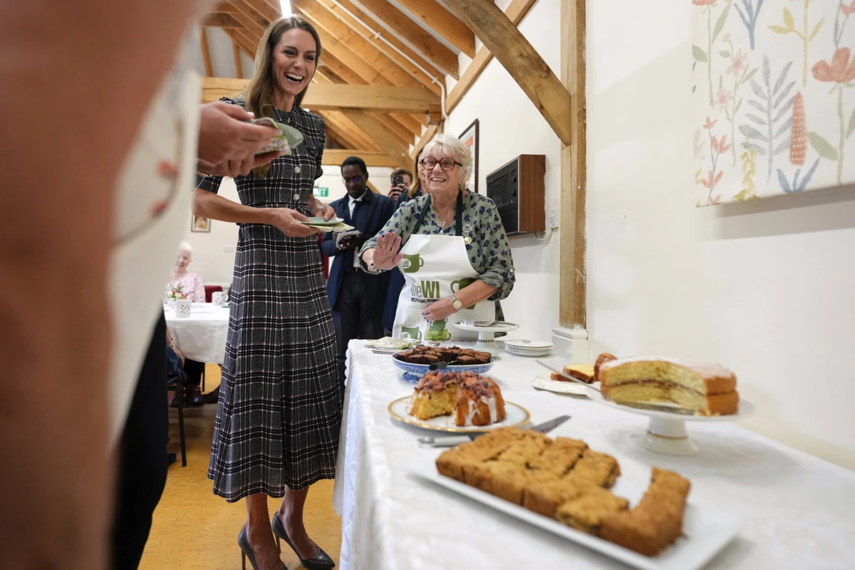 Міддлтон в сукні