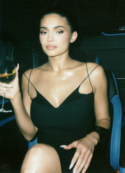 Кискасын шамға отырғызады