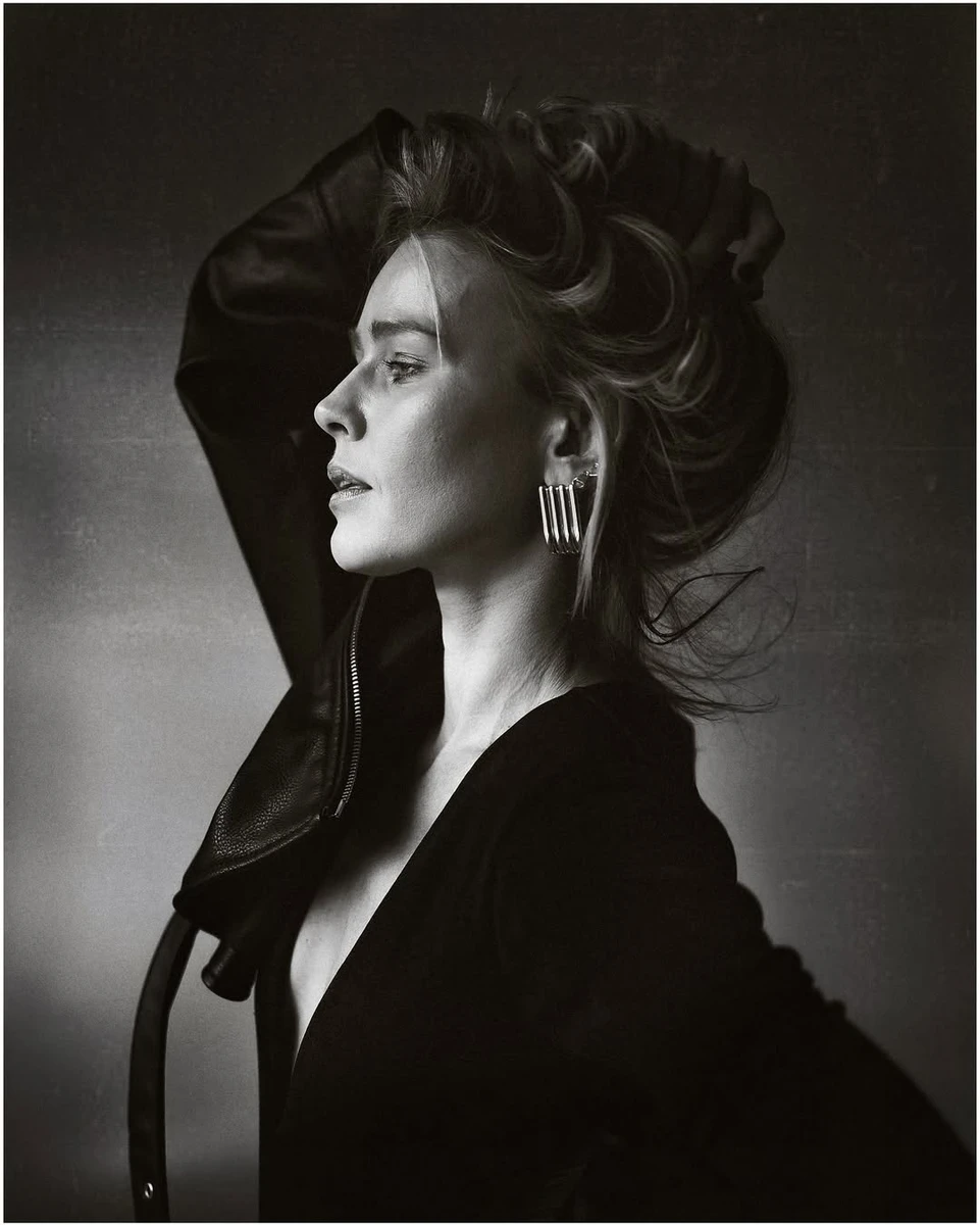 Катерина Кузнецова наробила гарячих фото у боді та шкірянці